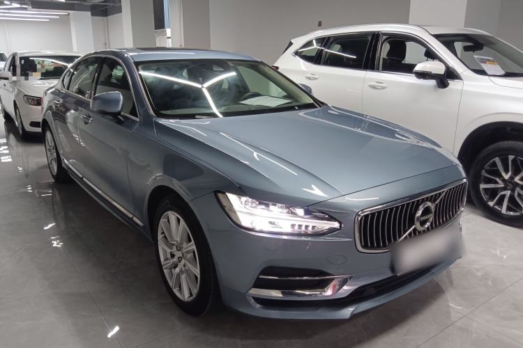 Used Volvo S90 2020 T4 SmartDrive Luxury Edition Front Right 45 Deg
