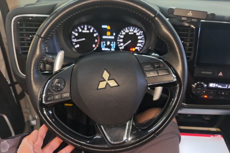 Used Mitsubishi Outlander 2019 2.4L 4x4 Zhi Xiang Edition 7 Seats China VI Standard