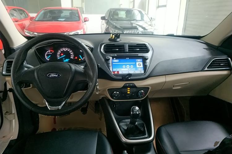 Used Ford Escort 2015 1.5L Manual Comfort Model Center Console