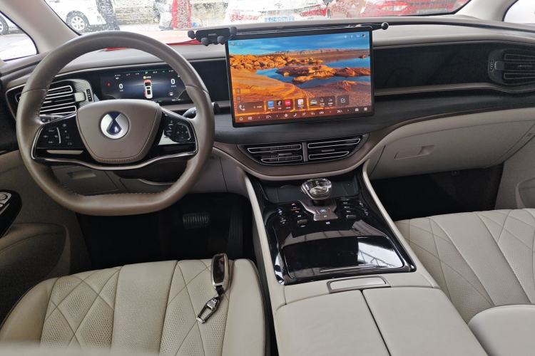 Used Denza D9 2022 DM-i 970 Four-Wheel Drive Prestige Model Center Console