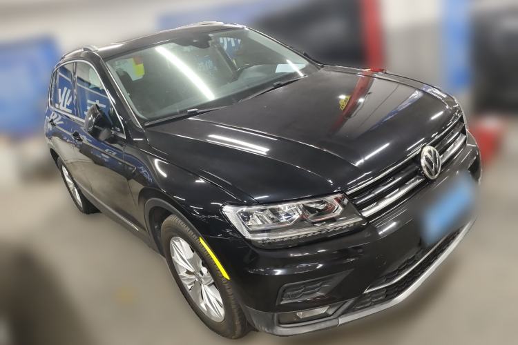 Used Volkswagen Tiguan 2018 330TSI All-Wheel-Drive Innovation Model Front Right 45 Deg