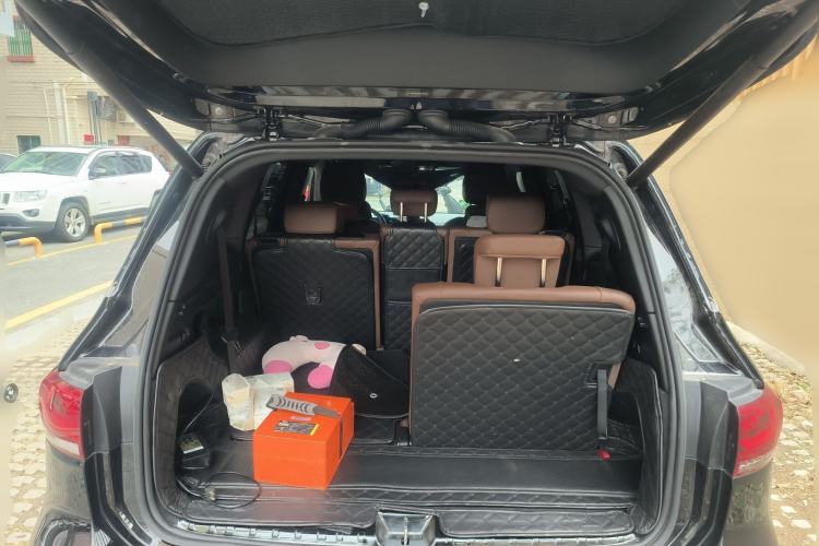 Used Mercedes-Benz GLB 2023 GLB 220 4MATIC Trunk