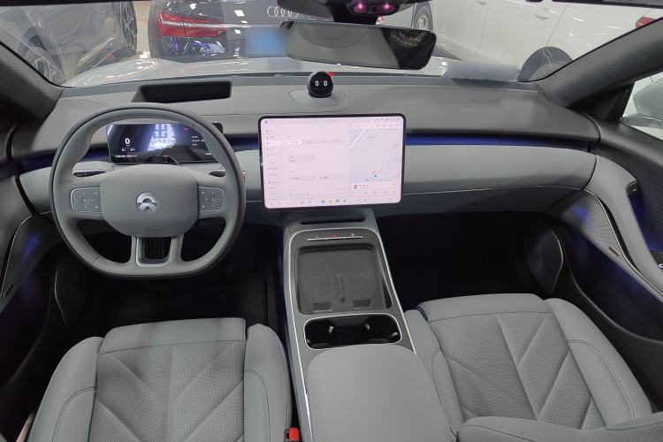 Used Nio ET5 2025 75 kWh Center Console