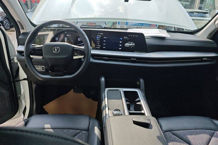 Used Changan Hunter 2024 Warrior Edition Luxury Model Dual-Motor All-Wheel Drive with Extra-Long Cargo Box
