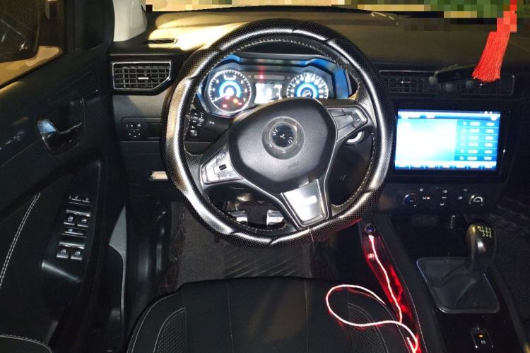 Used Dongfeng Fengon 580 2016 1.5T Manual Luxury Edition
