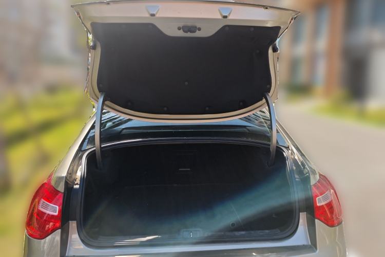 Used Citroen C5 2014 2.0L Automatic Luxury Edition Trunk