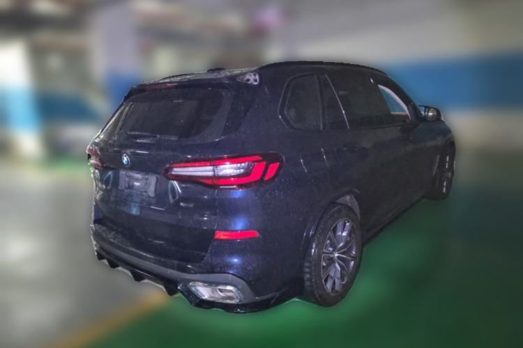 Used BMW X5 2022 xDrive 30Li Luxury M Sport Package Rear Right 45 Deg