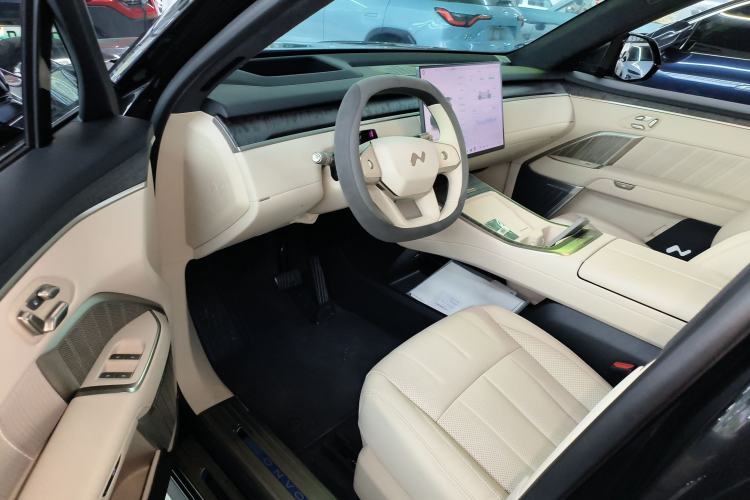 Used ONVO Luxeed L90 2025 Model—Max Six-Seater Version
