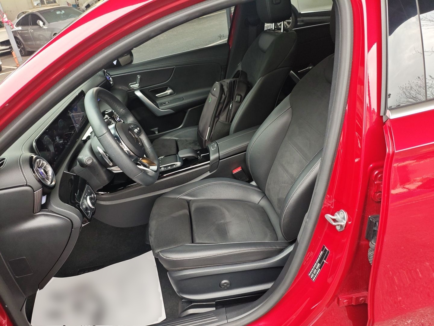 Переднее сиденье в автомобиле