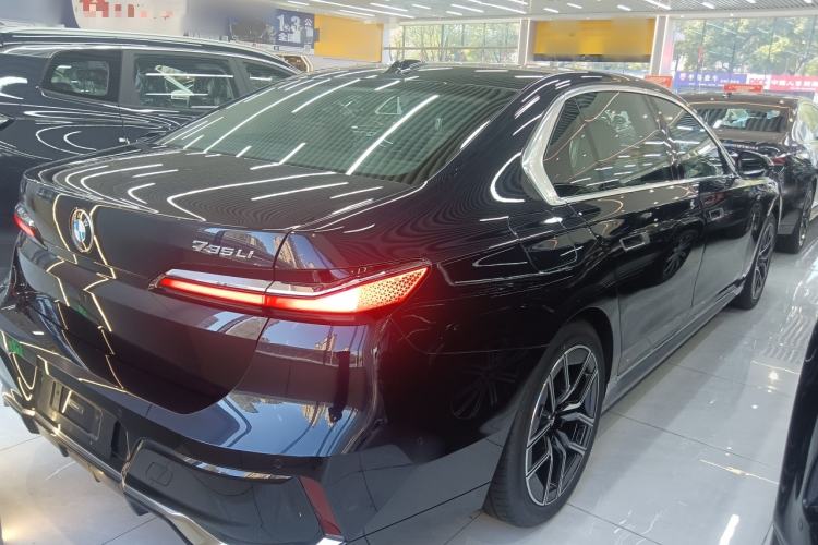 Used BMW 7 Series 2023 735Li M Sport Package