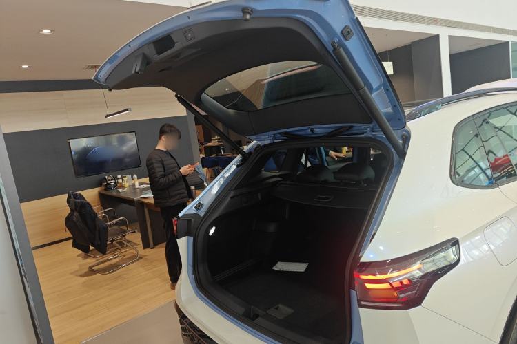 Used Volkswagen Tiguan L 2024 PRO 380TSI Four-Wheel Drive R-Line Prestige Edition Trunk