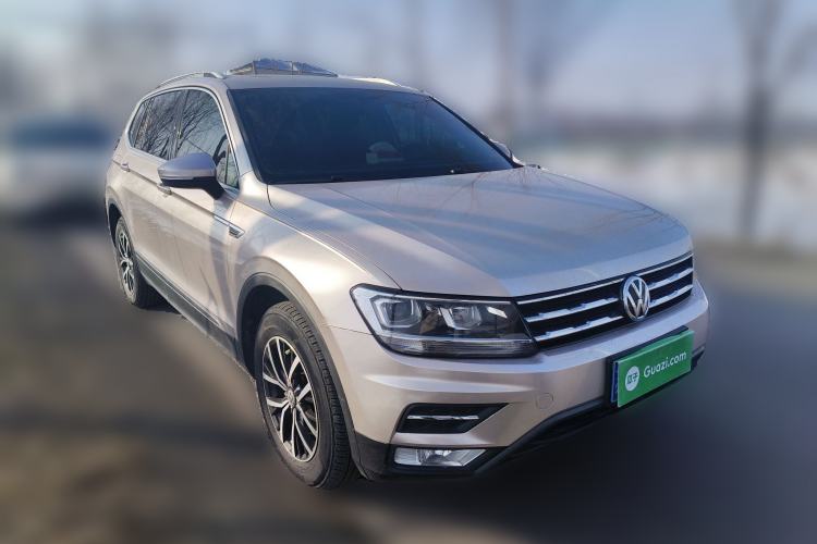 Used Volkswagen Tiguan L 2017 330TSI Automatic Two-Wheel Drive Luxury Edition Front Right 45 Deg