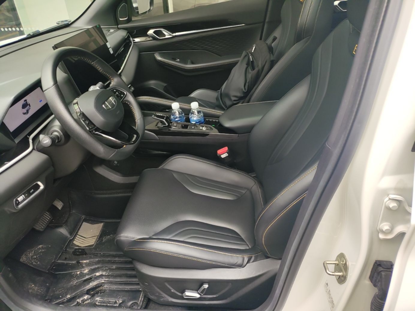 Geely Auto Coolray 2025 Bin Yue L 1.5T DCT Starlight Edition — снимка 17
