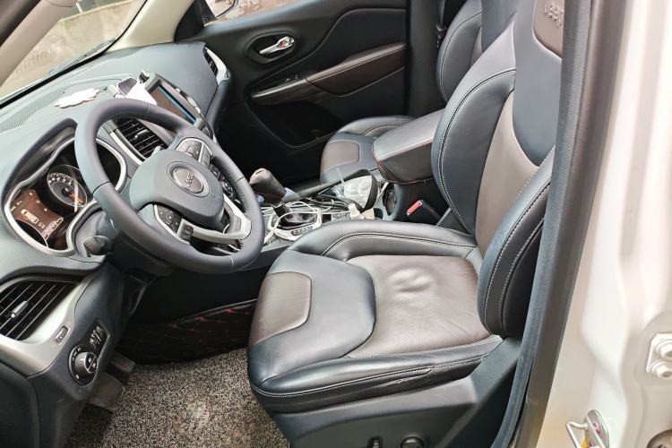 Used Jeep Cherokee 2016 2.4L Professional Smart Version