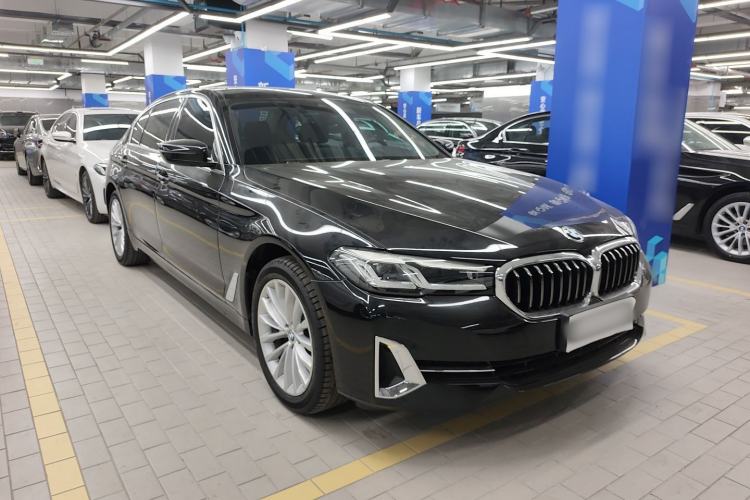 Used BMW 5 Series 2022 Second Facelift 525Li Luxury Package Front Right 45 Deg