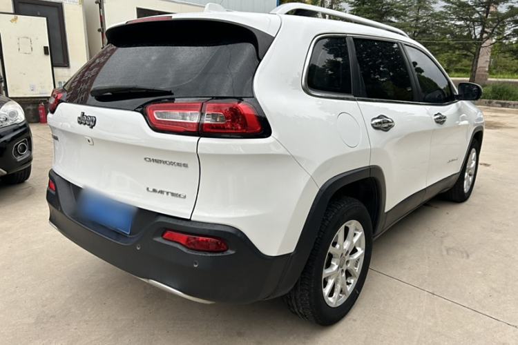 Used Jeep Cherokee 2017 2.0L Superior Edition