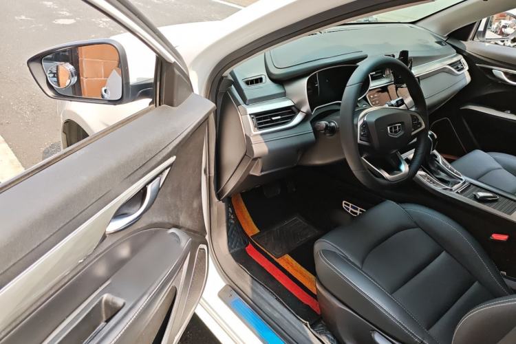 Used Geely Auto Emgrand 2019 Leading Edition 1.5L CVT Upward-Connected Model China VI Standard Driver Seat