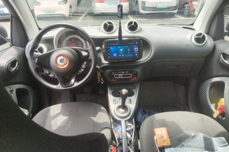 Used smart fortwo 2015 1.0L 52 kW hardtop Dynamic version