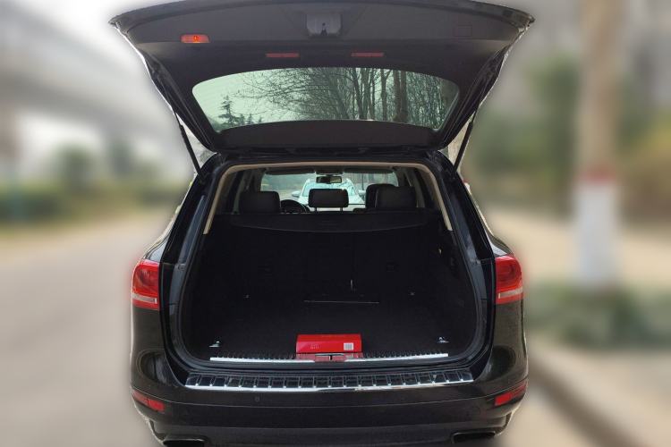 Used Volkswagen Touareg 2011 3.0 TSI Standard Version Trunk