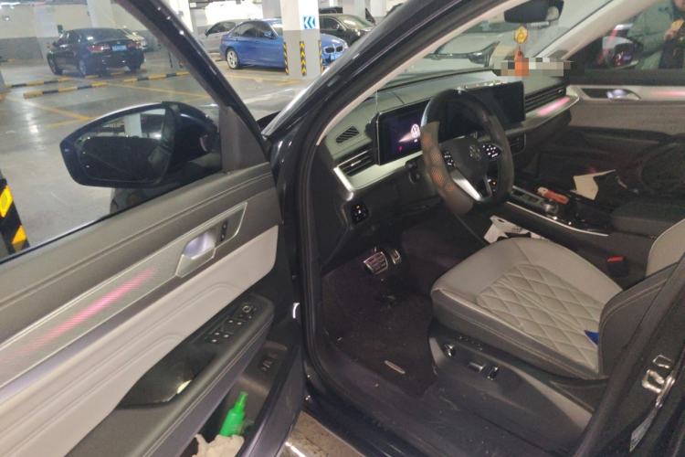 Used Volkswagen Tavendor 2024 380TSI All-Wheel-Drive R-Line Journey Shared Enjoyment Model
