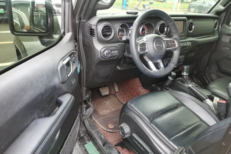 Used Jeep Wrangler 2019 2.0T Sahara Four-Door Version China VI Emission Standard