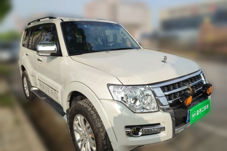 Used Mitsubishi Pajero  Front Right 45 Deg