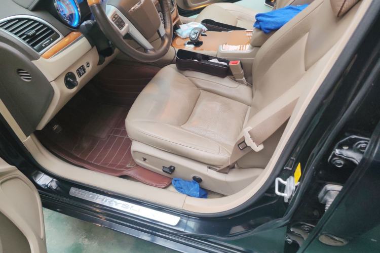 Used Chrysler 300C 2013 3.6L Luxury Edition Left Front Seat