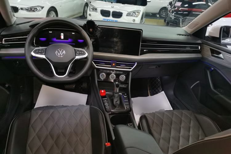 Used Volkswagen Sagitar 2025 300TSI DSG Excellence Edition Center Console