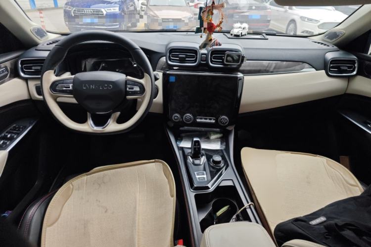 Used Lynk & Co 02 2022 2.0T DCT Shine Pro Center Console