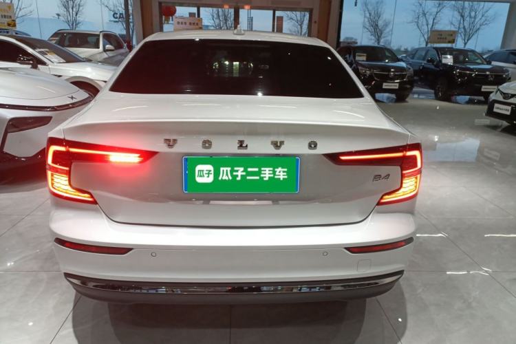Used Volvo S60 2023 B4 Zhiyuan Luxury Edition
