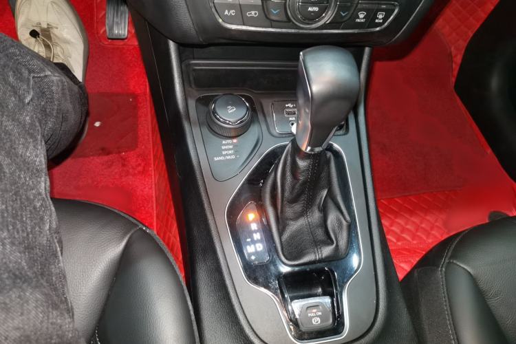 Used Jeep Cherokee 2019 2.0T Four-Wheel Drive Exploration Edition + Autonomous Driving Smart Package China V