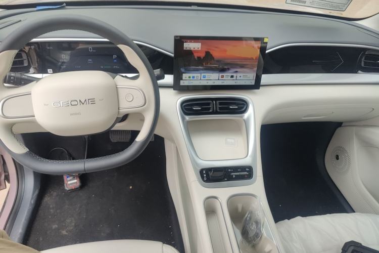 Used Geely Galaxy Geome 2026 Model 310km Youth Edition Center Console