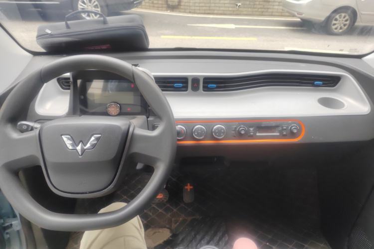 Used Wuling Hongguang MINIEV 2022 Easy Version Lithium Iron Phosphate Center Console