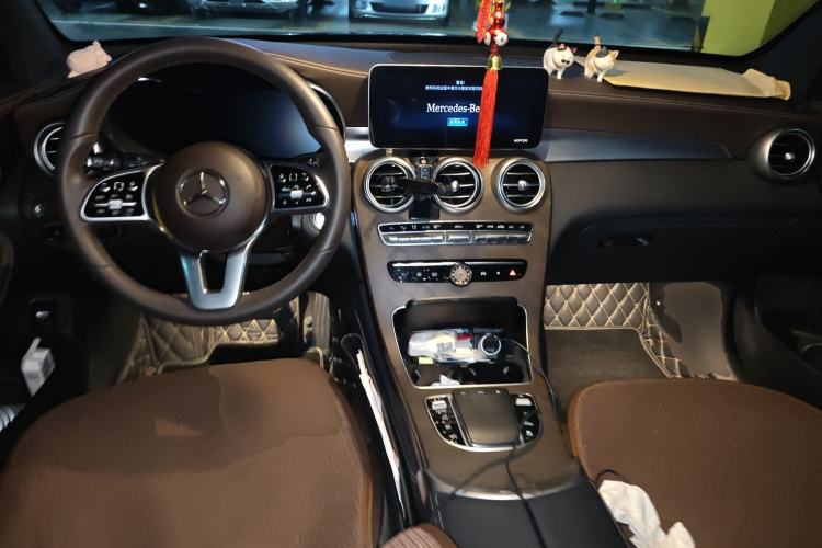 Used Mercedes-Benz GLC 2020 Facelift GLC 260 L 4MATIC Luxury Edition Center Console