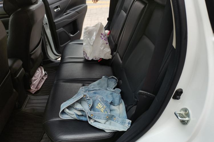 Used Mitsubishi Outlander 2016 2.4L 4x4 Elite Edition 5 Seats Left Rear Seat