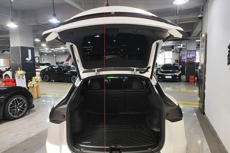 Used Tesla Model Y 2026 Long-Range All-Wheel-Drive Model
