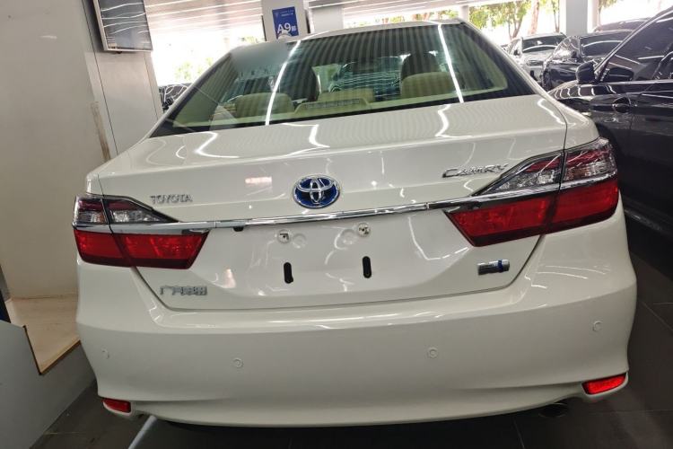 Used Toyota Camry 2016 Dual-Engine 2.5 HG 10th Anniversary Deluxe Navigation Edition Rear