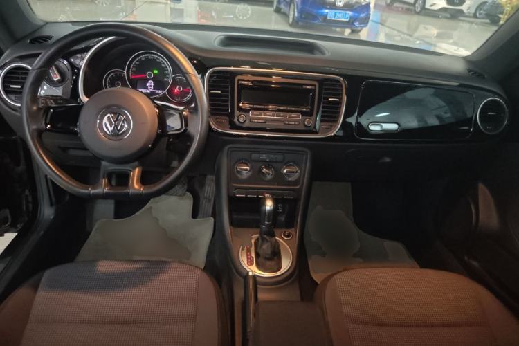 Used Volkswagen Beetle 2015 180TSI model
