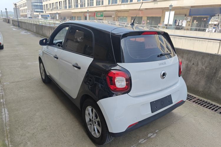 Used smart forfour 2016 1.0L 52 kW Dynamic Edition Exterior 2