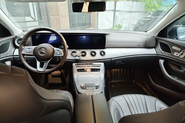 Used Mercedes-Benz CLS 2018 CLS 300 Dynamic Edition Center Console