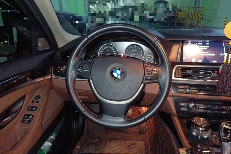 Used BMW 5 Series 2014 525Li Leading Model
