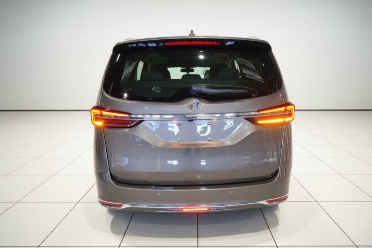 Used Buick GL8 2023 Facelifted Land Cruiser Executive Luxury Version
