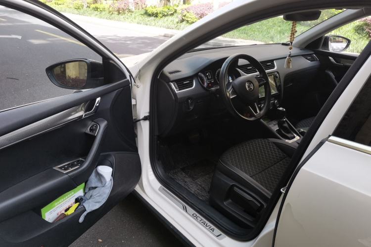 Used Skoda Octavia 2018 Station Wagon TSI230 DSG Luxury Edition Driver Seat