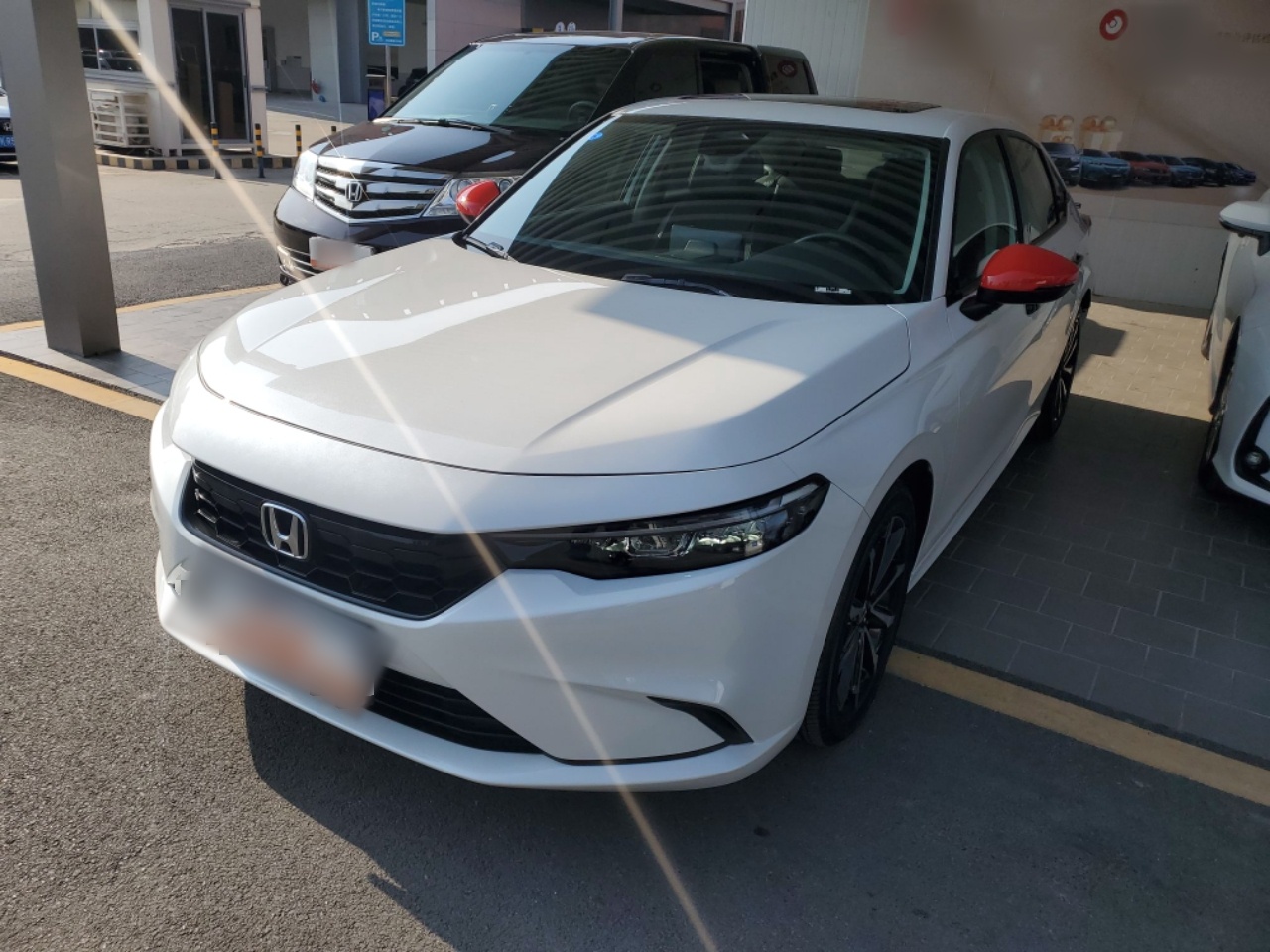 تحت مقدمة السيارة