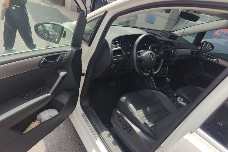 Used Volkswagen Touran 2016 Volkswagen Touran L 280TSI DSG Luxury Edition