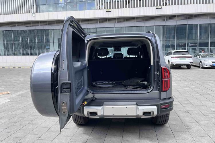 Used Formula Leopard 5 2023 Navigator Edition
