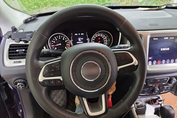 Used Jeep Compass 2020 220T Automatic Leading Edition Steering Wheel