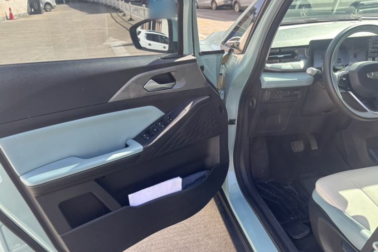 Used Geometry E Firefly 2024 401 km Fluorescent