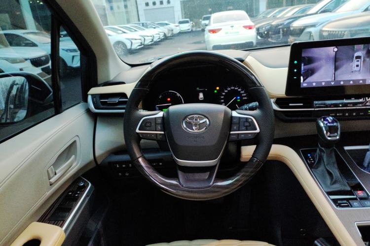 Used Toyota Granvia 2023 2.5L Hybrid Comfort Edition
