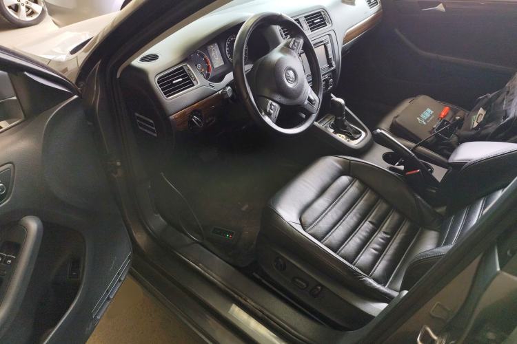 Used Volkswagen Sagitar 2012 1.8TSI Automatic Flagship Edition Driver Seat